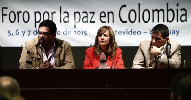 Od lewej:  Alejandro Sánchez, prezydent Izby Deputowanych Urugwaju; Ángela María Robledo, reprezentantka Alianza Verde w izbie niższej Parlamentu Kolumbii; Raúl Sendic, wiceprezydent Urugwaju. Źródło: http://www.semana.com